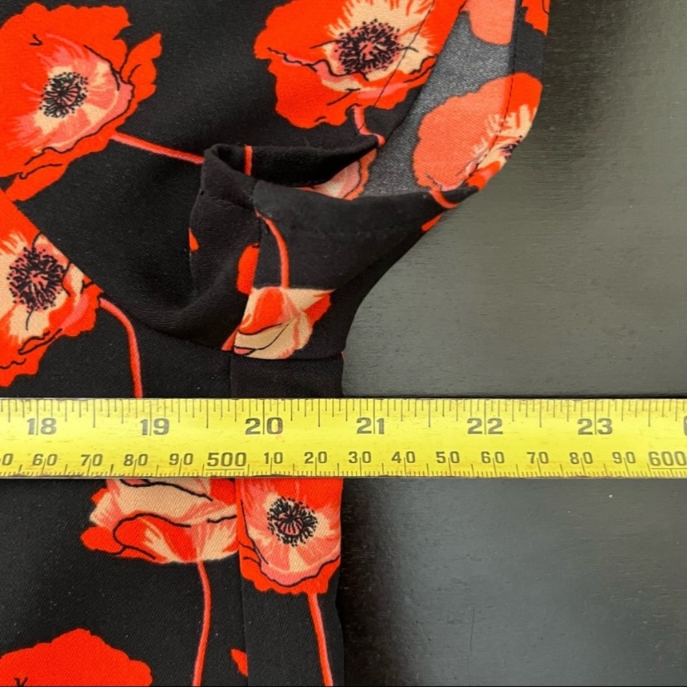 Cabi Flanders Poppy blouse with split ask style number #3251 size medium